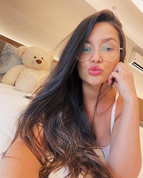 Fenômeno nas redes sociais, ela tem mais de 33 milhões de seguidores no Instagram, quase 5 milhões no Twitter, além de 435 mil no Youtube. 