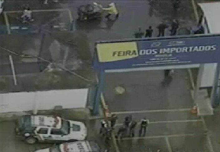 Suspeito atuava disfarçado como vendedor de tênis e óculos falsificados