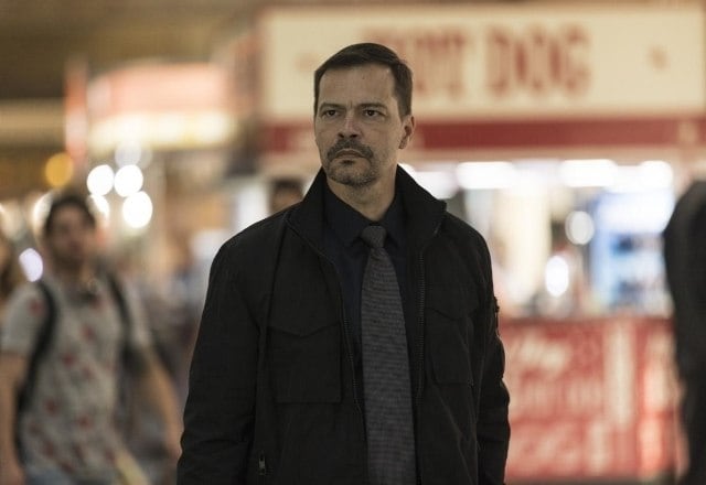 Bernardo consegue impedir a fuga de mãe e filho, mas afirma que não tem intenção de matá-los. Ele explica que o menino é valioso para a Bras, mas mantém os dois sob ameaça de morte, caso revelem o segredo para alguém. Será que o vilão vai desistir de sua vingança? Continue acompanhando Amor Sem Igual de segunda a sexta-feira, a partir das 21h45, na tela da Record TV