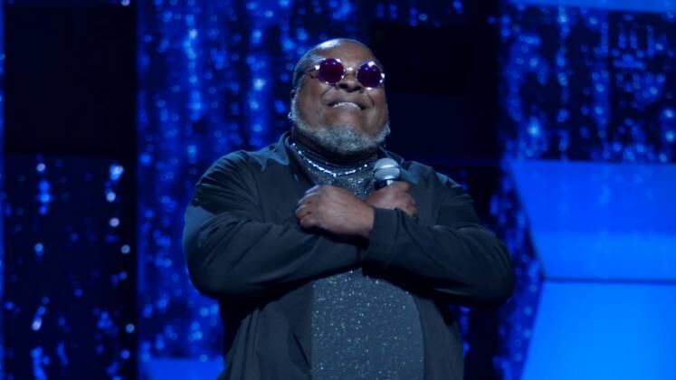 André Luis está no meio musical há 30 anos. A sua apresentação foi dedicada ao seu parceiro de dupla Eliton Lopes, que morreu após uma luta contra o câncer. No último dia de eliminatórias, ele emocionou todos os jurados com sua história, voz e interpretação impecável de Bandolins, de Oswaldo Montenegro