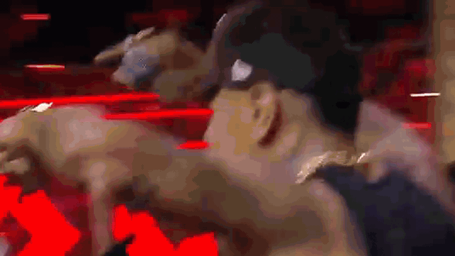 Reprodução em GIF/Naldo Benny agita a festa do Top 10 nesta sexta (28) | A Fazenda 17 (09:50)