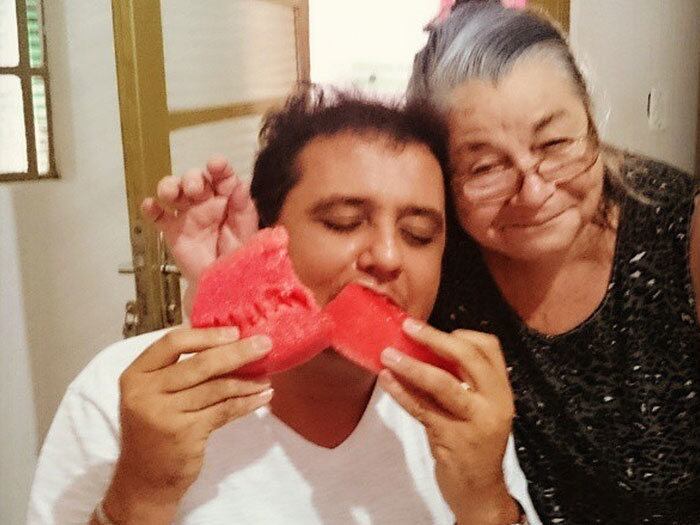 E muito carinho: "Melancia na casa da tia Cida..."


+ Aproveite e confira as matérias do programa Domingo Show

+ Já curtiu a página do Domingo Show no Facebook? É só clicar!

+ Siga o Domingo Show no Twitter e receba conteúdos exclusivos!
