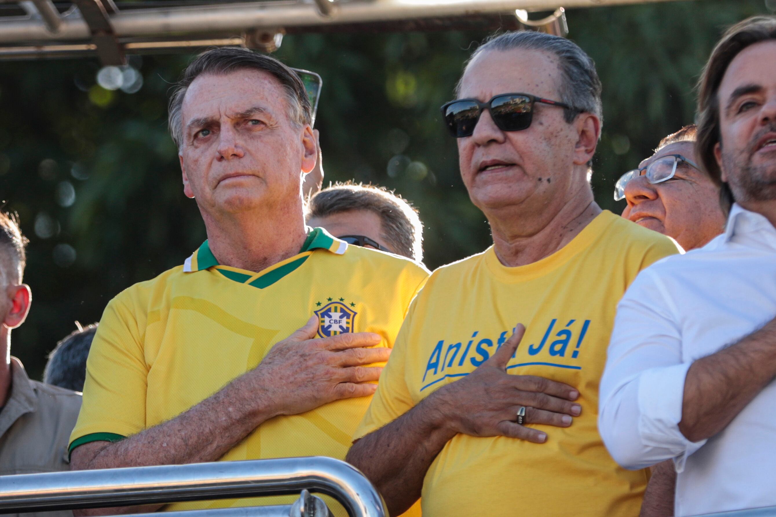 Brasília (DF), 07/05/2025 - O ex presidente, Jair Bolsonaro (e) e pastor, Silas Malafaia (d), participam da manifestação em defesa da anistia aos condenados nos atos golpistas de 8 de Janeiro
Foto: Joédson Alves/Agência Brasil