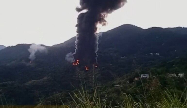 Caminhão pegou fogo na serra de Petrópolis