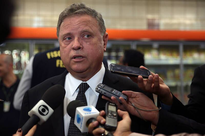 Maggi acompanha fiscalização em supermercado