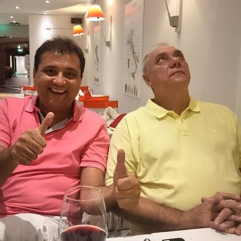 Na legenda do Instagram, Geraldo comenta: "Eu sofro. O que o Marcelo está olhando?"
