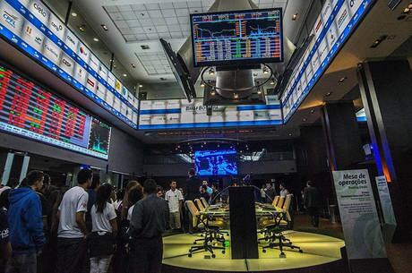 Ibovespa marcou 107.810,31 pontos na máxima da sessão