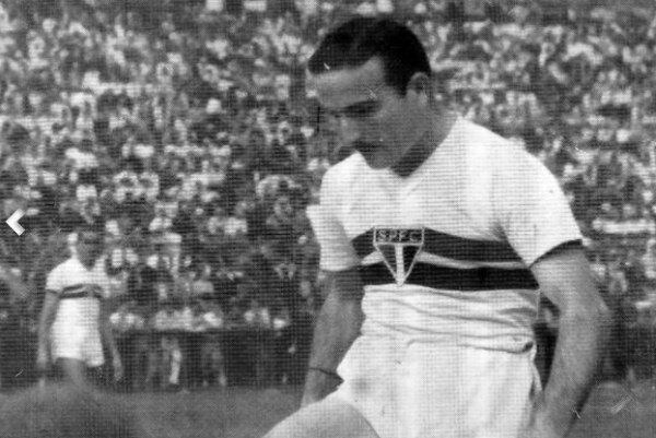 9º Juan José Negri - 18 gols
O atacante argentino jogou no São Paulo de 1953 a 1955 e disputou 74 jogos