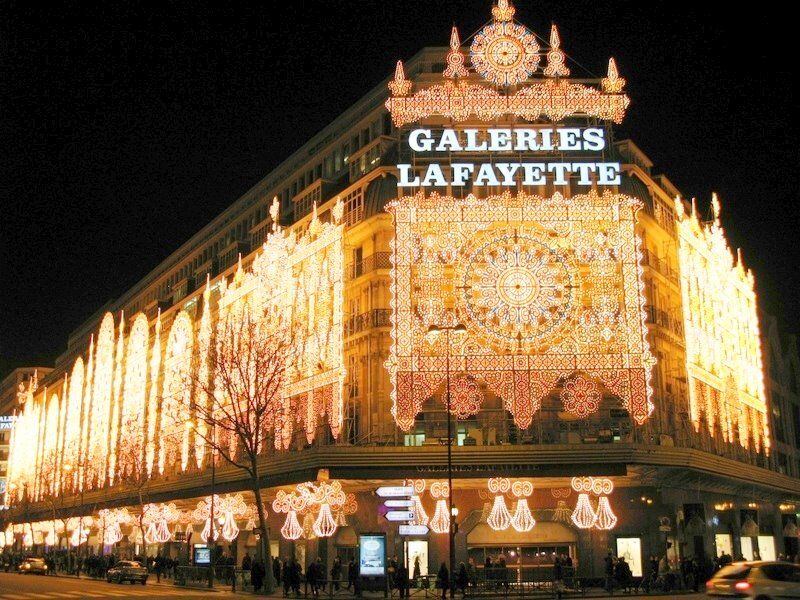 Galeries Lafayette faz homenagem a Dior