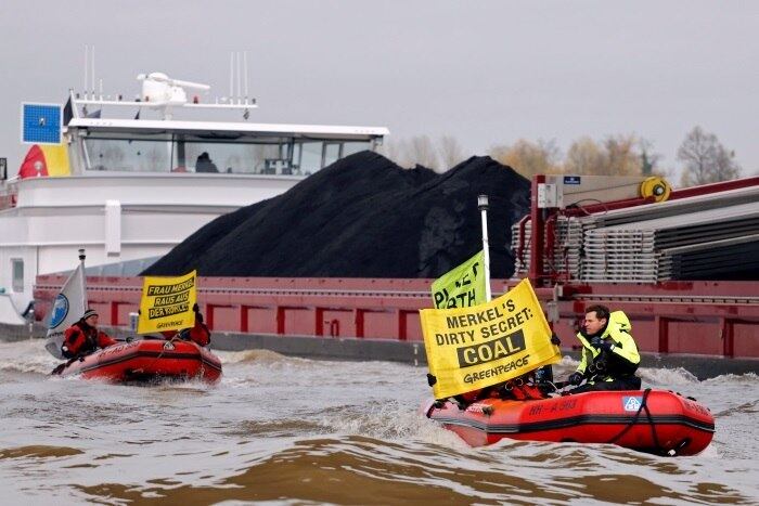 Ativistas protestam contra a utilização de carvão durante a conferência do clima na Alemanha
