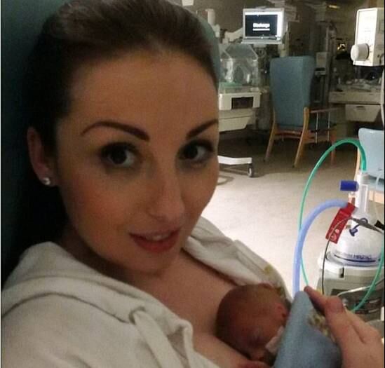 Apesar de todas as expectativas negativas da equipe médica,
Mhairi conseguiu dar à luz seu filho, que pesava menos de 600g