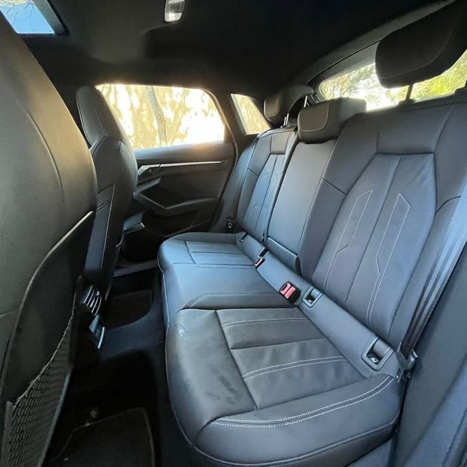 Modelo comporta três adultos nos bancos traseiros sem muito aperto