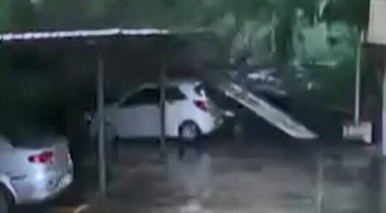 Câmera de segurança flagrou o deslizamento
