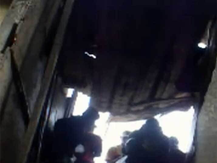 O tráfico sem repressão atrai todo tipo de gente. Nas imagens, um operário da prefeitura aparece comprando droga. Assista ao vídeo!