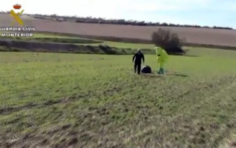 Essa não é a primeira vez que tais objetos caem na superfície da Terra,
afirmou um membro do esquadrão anti-bombas espanhol: "Há alguns anos,
peças semelhantes foram encontrados no Brasil e na Austrália"