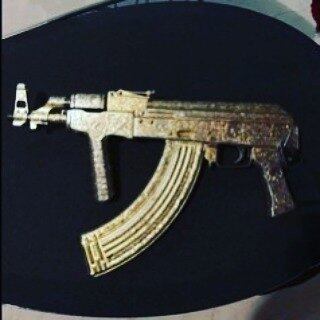 Nunez chegou a publicar fotos de armas de artilharia mais pesada