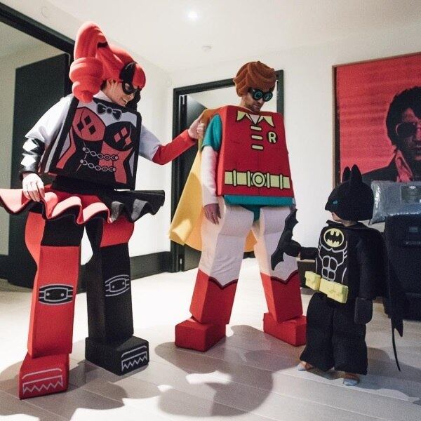 Jessica Biel e Justin Timberlake foram como personagens de Lego. O filho do casal, Silas, estava de Lego Batman