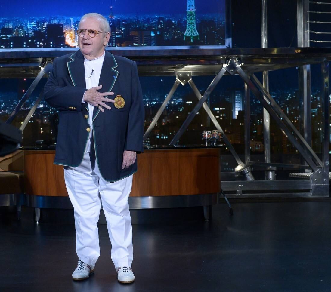 Só de pensar que logo mais a gente vai ter que ir para cama sem ele....Como disse nosso colunista Alvaro Leme, dá um nó na garganta. Jô Soares estreou esta semana a última temporada de seu programa. O discurso de abertura foi emocionante. Quem estava com lencinho à tira colo com certeza usou para secar as lágrimas 