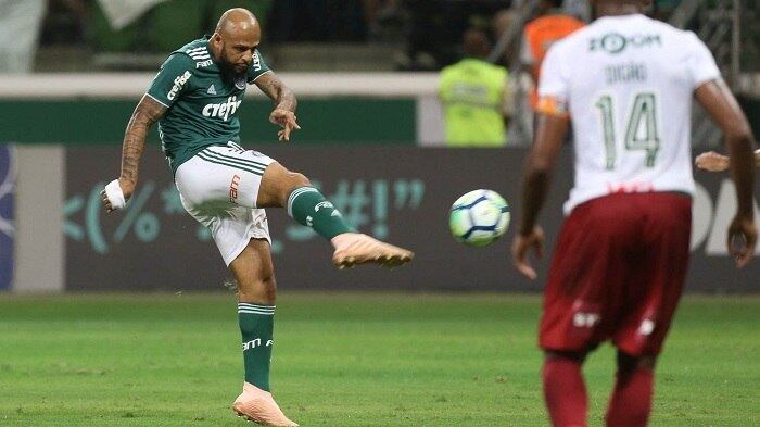 Gol fantástico de Felipe Melo. A hora do sem pulo fatal. Impressionante