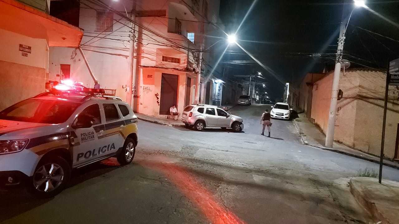 Acidente aconteceu na rua São Clemente, bairro Bom Jesus. Polícia Militar esteve no local.