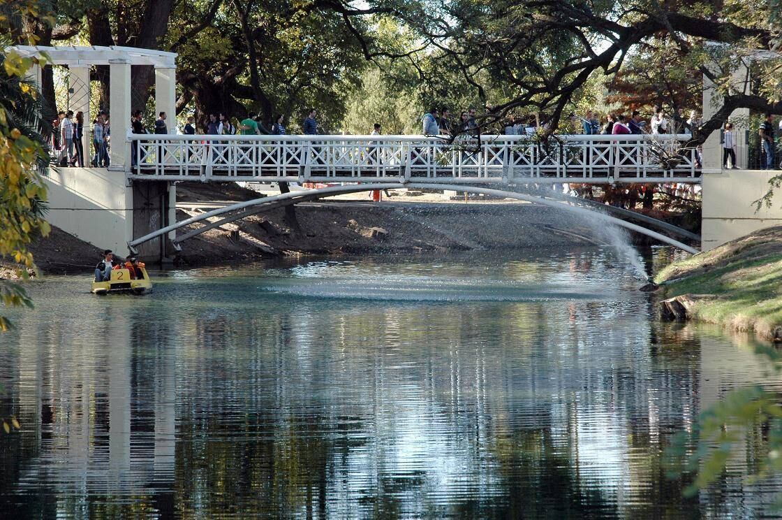 Imagem do Parque Sarmiento, em Córdoba, lugar de paz em meio ao centro urbano argentino
Leia a reportagem especial de Miguel Arcanjo Prado: Córdoba é cidade jovem, histórica e intelectual da Argentina