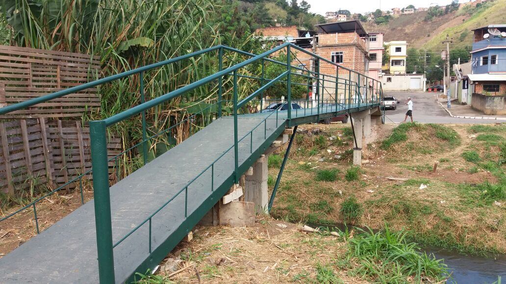 Os moradores doaram o que puderam, de dinheiro a mão de obra, para a ponte ser construída