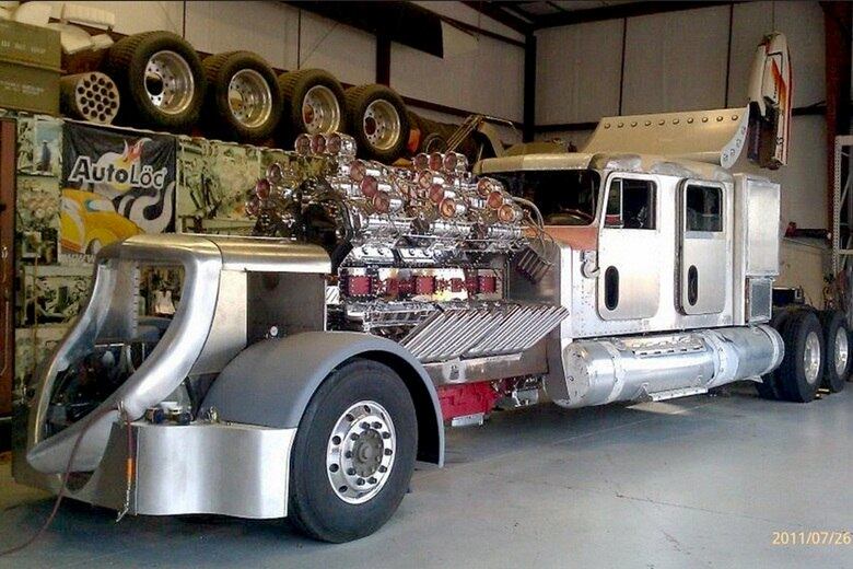 No estilo muscle truck — motor exposto pode assustar quem vem à frente

Saiba tudo sobre carros! Acesse www.r7.com/carros
