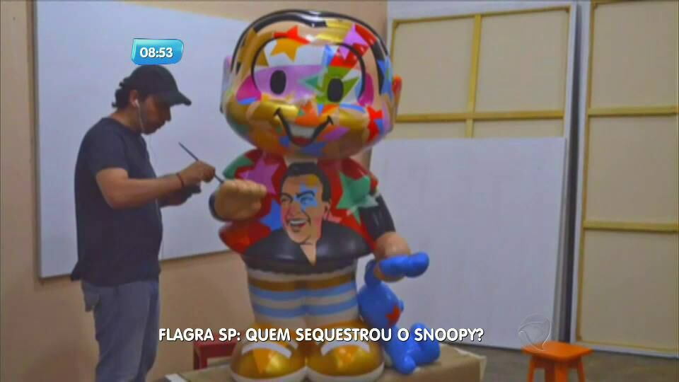 O endereço já tem histórico de problema com personagens. Em
novembro de 2013, a estátua da Mônica também foi roubada na Oscar Freire.  A peça foi encontrada dias depois em Guarulhos
No R7 Play, você pode assistir ao SP no Ar na íntegra! Clique e experimente de graça!
