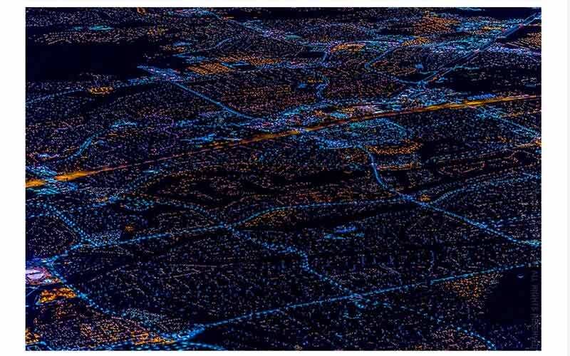 Como, por exemplo, nesta aqui, em que a cidade mais parece um circuito eletrônico