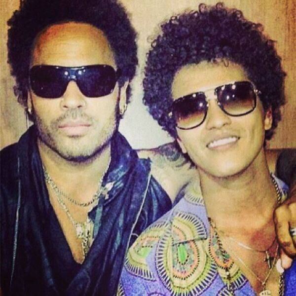 48. Esta foto teve 2,430,552 curtidas na conta de cantor de R&B Bruno Mars (direita). O artista quis registrar seu encontro com o cantor Lenny Kravitz (esquerda)