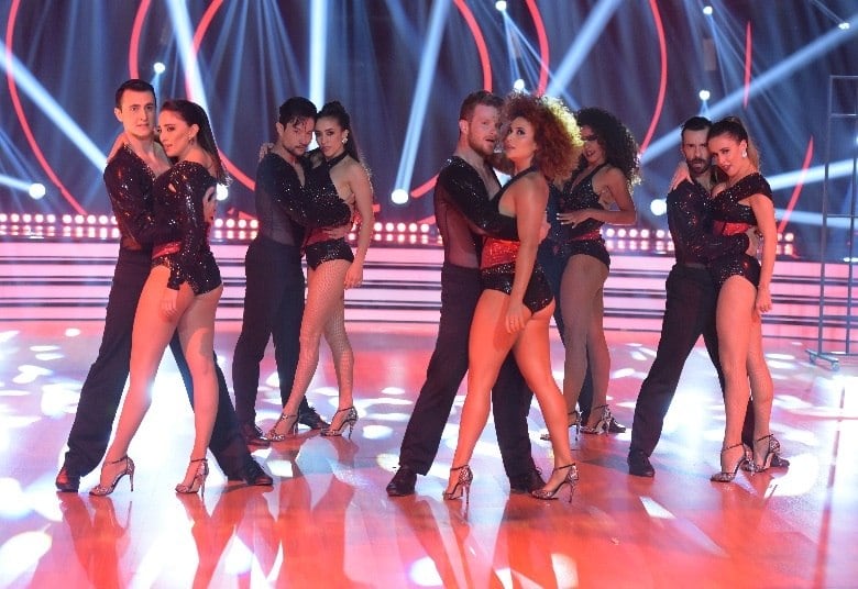 Os técnicos do Dancing Brasil dançaram o hit Crazy in Love, da Beyoncé, e mostraram que quem ama é também um pouco louco