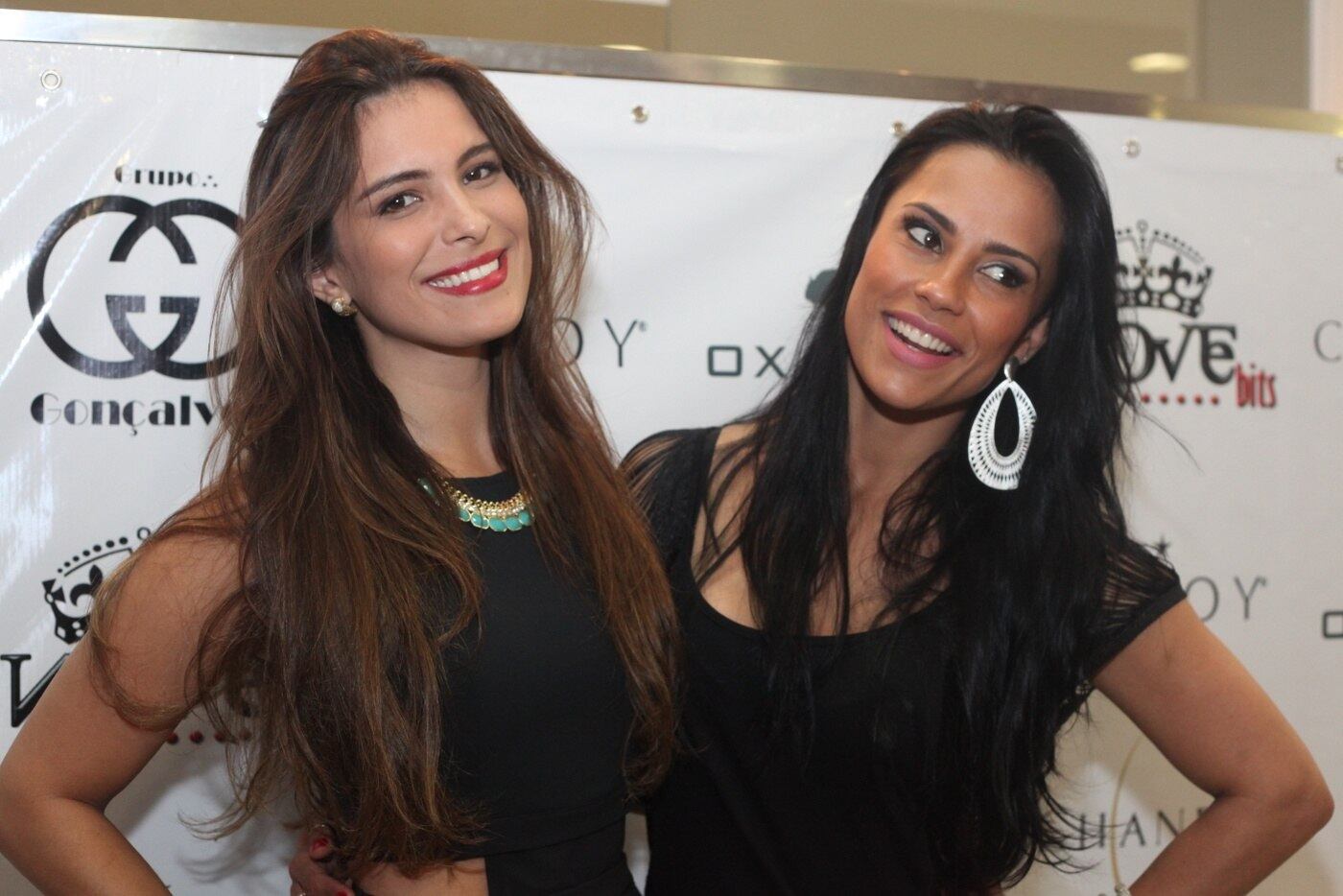 Kamilla e Kelly posaram para fotos
