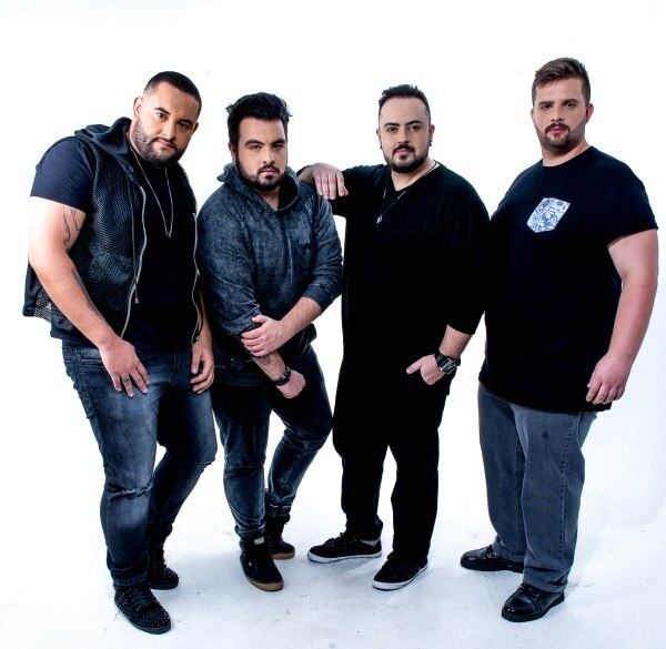 Muitas marcas famosas parecem ter enxergado além do manequim 38, e resolveram pegar carona na onda do body positive, mas quando se trata de homens essa invisibilidade persiste