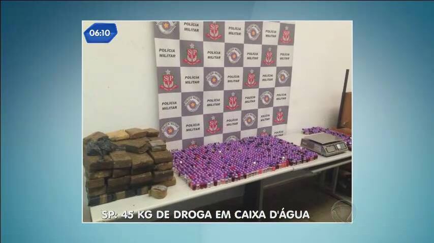 Ninguém no prédio diz ter visto qualquer
movimento estranho. A polícia investiga o caso e, além de saber quem era o dono da droga, quer descobrir também pra onde seria levada. Ninguém foi detido