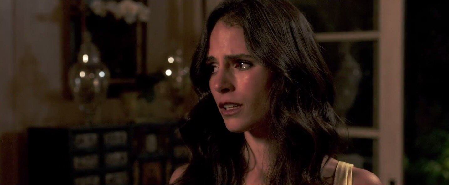 A brasileira Jordana Brewster, que interpreta Mia, namorada do personagem de Paul Walker, aparece chorando em uma das cenas. Nas redes sociais, algumas pessoas especulam que seja alguma cena envolvendo o destino do personagem de Walker
