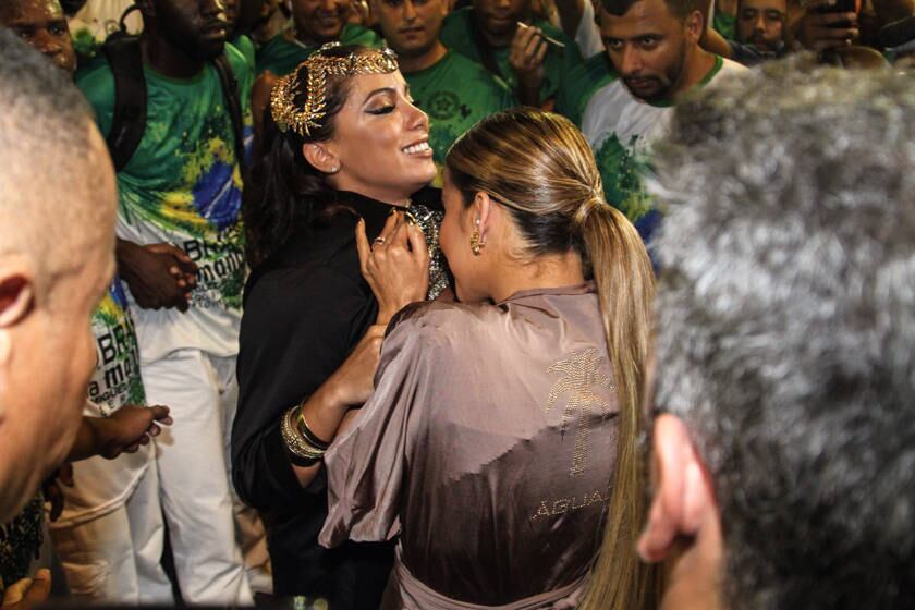 Anitta e Claudia Leitte espantaram os rumores de rivalidade no Carnaval neste último domingo (10)

Acesse o R7 Play e assista à programação da Record quando quiser
