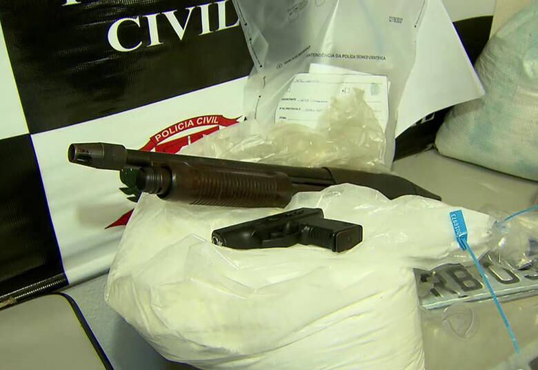 A quadrilha tinha um arsenal: cinco tipos de armas, entre fuzis e pistolas. Algumas delas eram de um modelo nacional, usada pela polícia, com calibre 556 e carregador com 30 cartuchos

• VÍDEO: Acompanhe os detalhes do assalto de R$ 50 milhões em Campinas (SP)