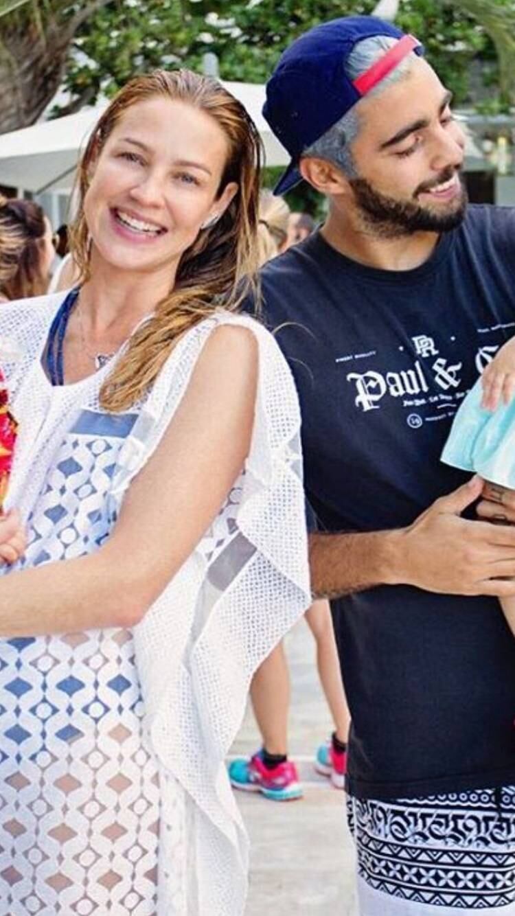 Luana Piovani e Pedro Scooby no aniversário dos gêmeos