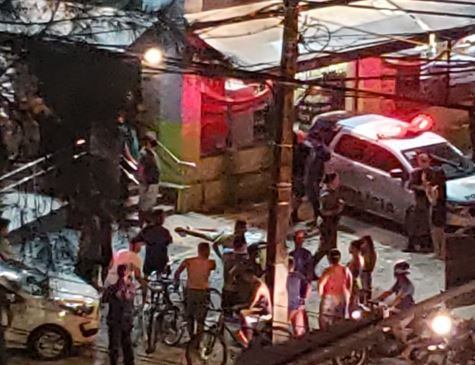 Cliente reagiu à investida e baleou um dos suspeitos, que não resistiu ao ferimento e morreu ainda no local