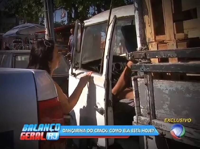 A reportagem da Rede Record acompanhou a mãe dela em uma das vezes em que dona Maria pediu à filha que voltasse para casa