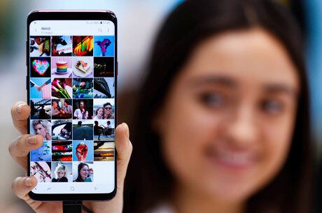 Câmera dupla e abertura da lente garantiram o título