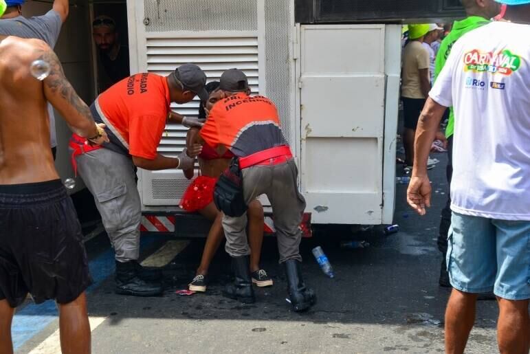 Foliões passaram mal por causa do calor