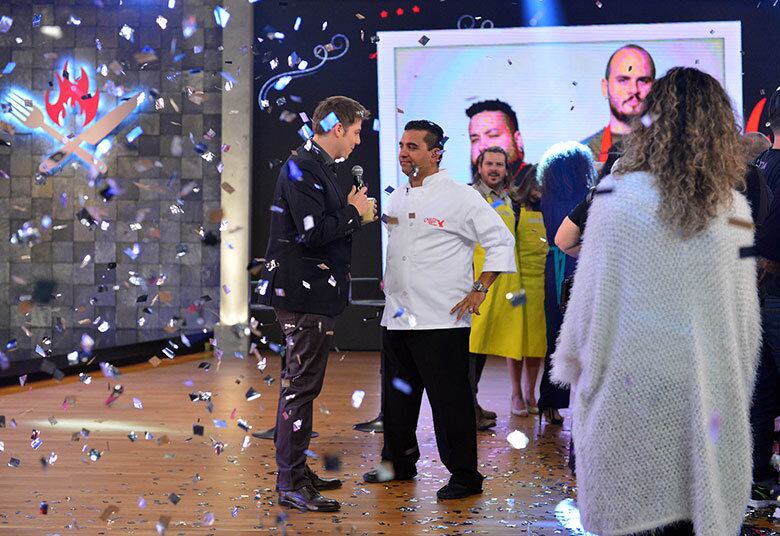 Logo depois de Buddy anunciar os vencedores, Porchat voltou a invadir o palco