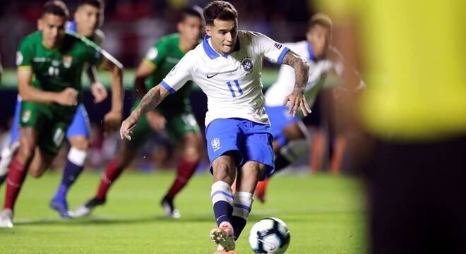 Philippe Coutinho tentou no segundo tempo assumir protagonismo de Neymar