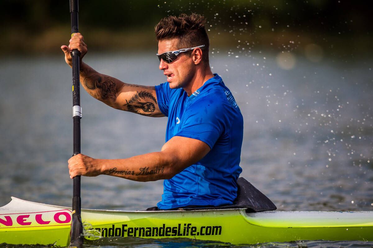 Em seu site pessoal, Fernando relata que o apoio que recebeu da família e dos amigos foi fundamental para a sua recuperação.

— Familiares e amigos foram muito importantes no dia a dia, pois me serviam de "combustível" para não deixar "meu carro afogar". Passei um mês internado e logo fui para casa, onde fiquei por mais um mês. No terceiro mês, fui para Brasília, no Hospital de Reabilitação Sarah, onde encontrei um lugar com pessoas que estariam vivendo uma realidade parecida com a minha. Lesões medular, lesões cerebrais e todo tipo de problemas. Isso me fortaleceu demais, pois pude ver que, por mais difícil que fosse meu problema, ali tinha pessoas com dificuldades bem maiores, lutando com toda garra pela vida. Eu já estava decidido que não iria me entregar, e, quando cheguei lá tive a certeza que realmente não me entregaria e sim deveria agradecer a DEUS pela oportunidade dada. Dei início à fisioterapia e, posteriormente, aos treinos físicos, mesmo que bem leves. Meu objetivo principal, logicamente, era voltar a andar, porém não iria parar minha vida para esperar este momento, apesar de dar toda a minha dedicação por ele. Iniciei minhas atividades esportivas com musculação, corridas na cadeira, e caminhadas com órtese na fisioterapia. Isso me proporcionava um enorme prazer, poder me superar a cada dia. Foi então que me veio à cabeça a corrida de São Silvestre
