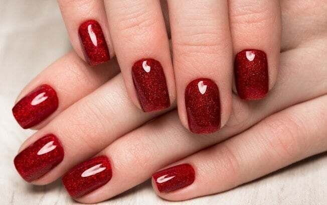 Unha vermelho cereja: 15 ideias para você se inspirar e ficar linda
