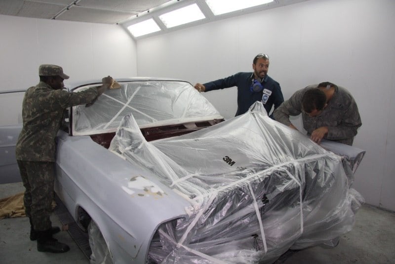 No dia 19 de maio de 2010, foi feita a retirada do veículo
da espécie de aquário em que fica armazenado no museu. Dali em diante, seriam
quatro meses para que o Batalhão Logístico realizasse a recuperação