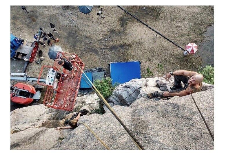 Roger Gobeth, que interpreta o Solis, já revelou a estrutura por trás das cenas de ação