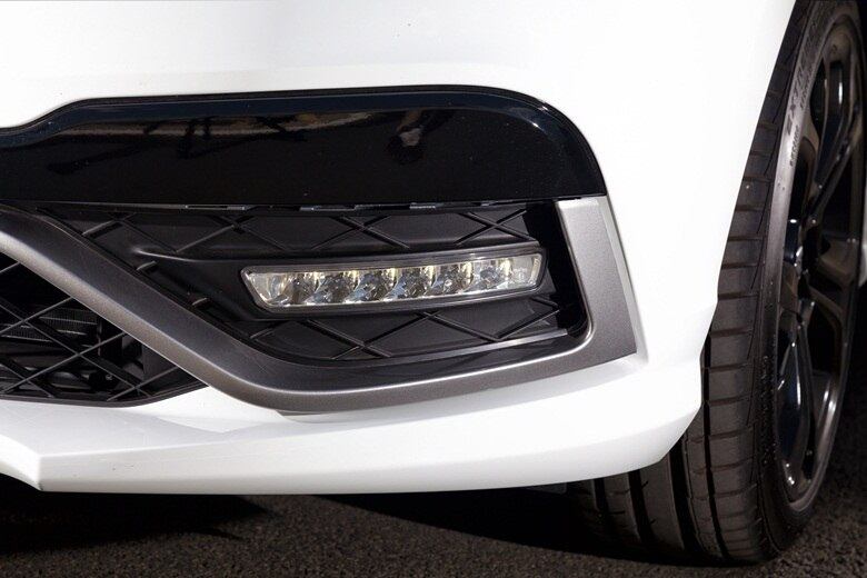 A estética também recebeu tratamento. Na dianteira, destaque para o filete de LEDs no lugar dos faróis de neblina

LEIA TAMBÉM
Aceleramos: Renault Sandero RS é nervosinho e vai além do visual