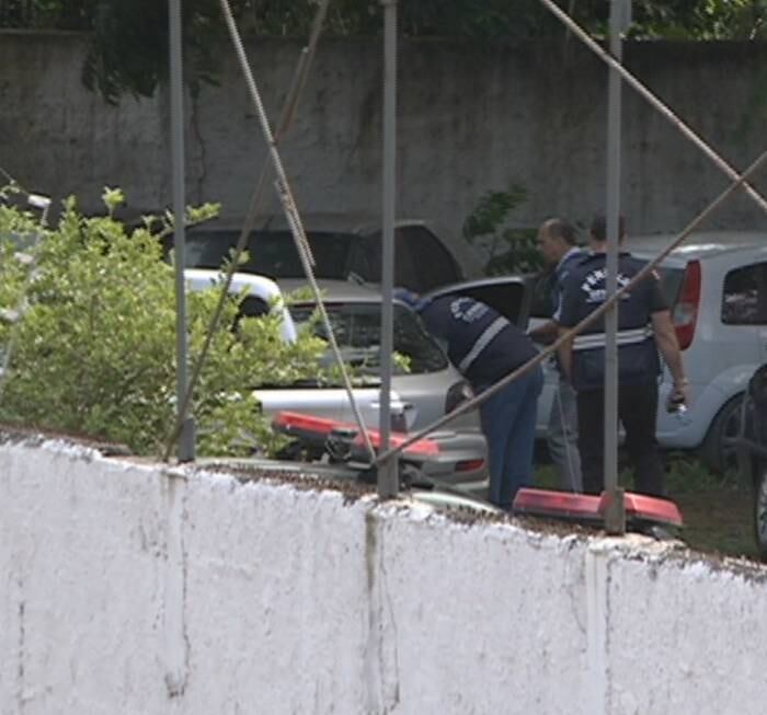 Ao todo,
quatro pessoas foram detidas. Também houve apreensão de um veículo, assim como
os celulares de Abinael e de dois suspeitos